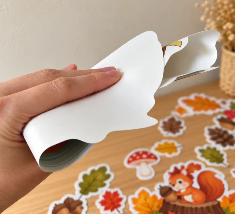 dekoracje-i-ozdoby-do-przedszkola-papier-syntetyczny.webp