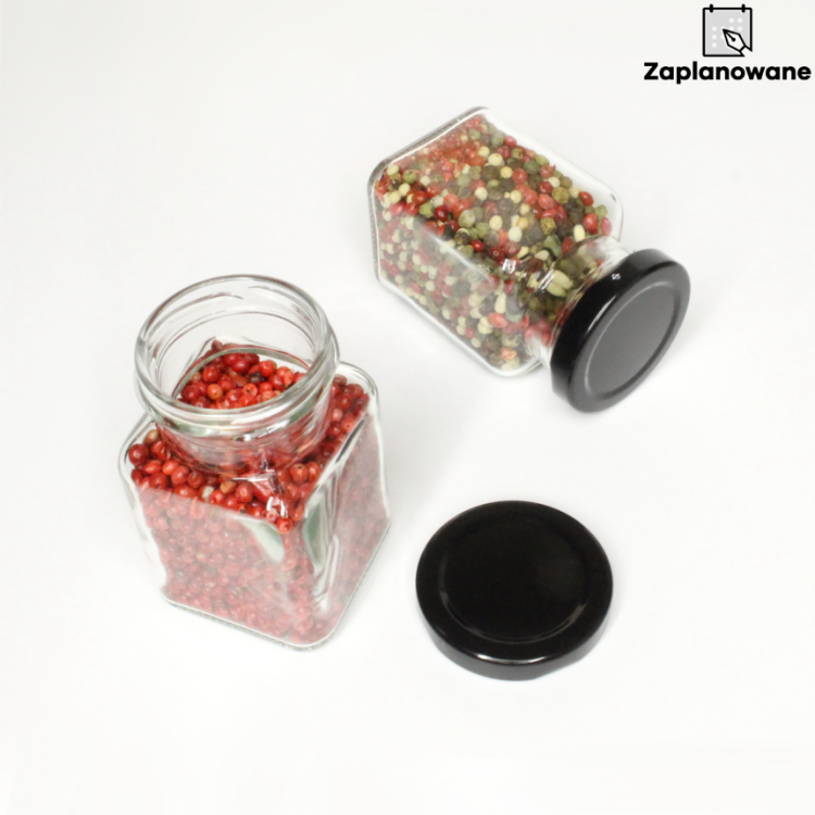 7 słoiczki na przyprawy z czarną zakrętką 150ml.png