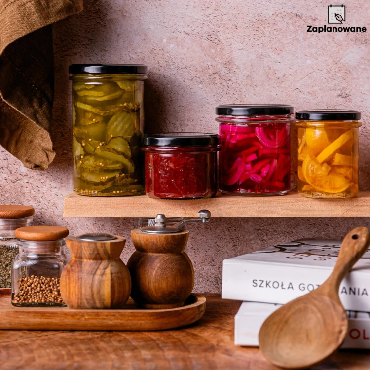 19-słoiki-z-przetworami-i-słoiczki-na-przyprawy.webp